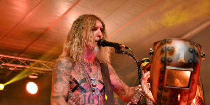 Březnické sobotní nebe rozzářil ohňostroj a světla Rockfestu