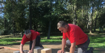 Bosé nohy mohou okusit setkání se šiškami, kamením, dřevem i hebkým mechem