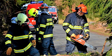Meteorologové varují: Očekávejte během noci silný vítr!