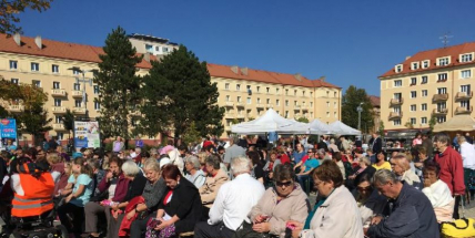 Svátek senioři oslaví v sobotu na náměstí 17. listopadu