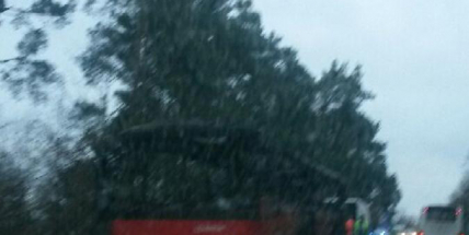 Hořící autobus uzavřel cestu na Sedlčany