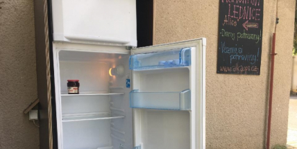V komunitní lednici jsme našli jen marmeládu