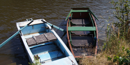 Ukradená pramice se sama nahlásila