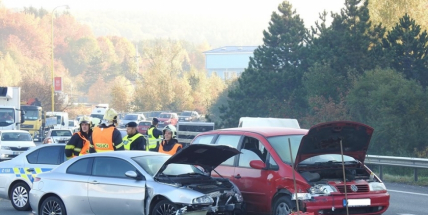 Aktuálně: Po srážce dvou vozidel kolabuje Evropská