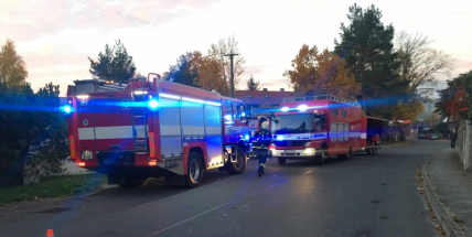 Právě teď: Chemická látka je cítit v ovzduší, hasiči uzavřeli část obce.