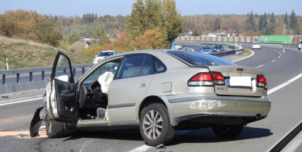 Aktuálně: Namol opilý řidič způsobil dopravní nehodu na dálnici D4