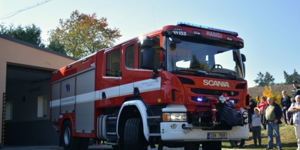 V Zalužanech uvítali hasiči novou Scanii