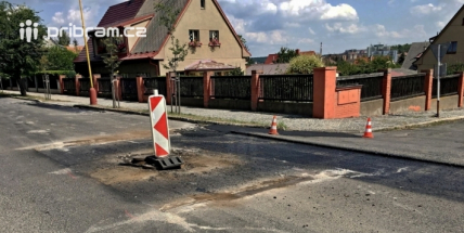 Frézování a pokládka nových povrchů ovlivní průjezd hned několika částí města
