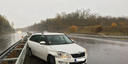 Aktuálně: Na dálnici D4 skončilo vozidlo ve svodidlech