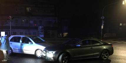 Aktuálně: Opatrně v Žežické, havarovaná vozidla blokují křižovatku