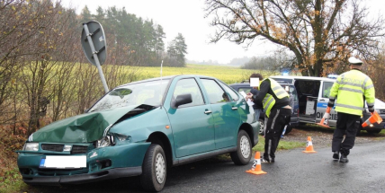 Aktuálně: Řidič ujel z místa nehody bez zastavení, policisté po něm intenzivně pátrají