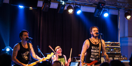 Jak to vypadalo v pátek večer v Sokolovně? (VIDEO)