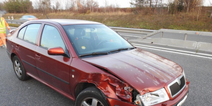 Aktuálně: Nárazem do "šipky" skončila nehoda na dálnici D4