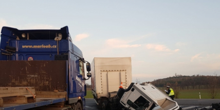 Tragická nehoda na hlavním tahu ze Strakonic, ve směru na Příbram, má na svědomí čtyři lidské životy