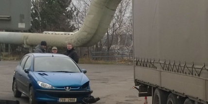 Nehoda komplikuje provoz u Kauflandu