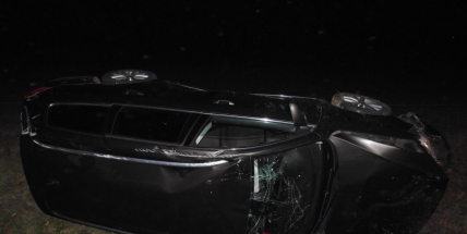 Aktuálně: Osobní vůz mimo komunikaci povolal záchranáře