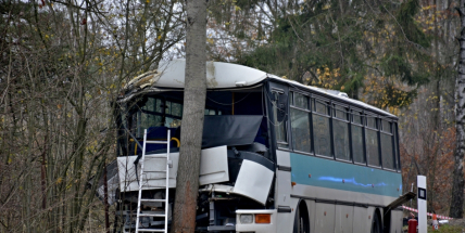 Video: Vážná dopravní nehoda autobusu u Věšína obrazem