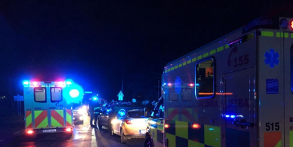 Aktuálně: Nehoda tří aut zastavila provoz, mezi zraněnými je těhotná žena