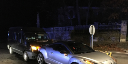 Skončil vozidlu před sebou až v kufru