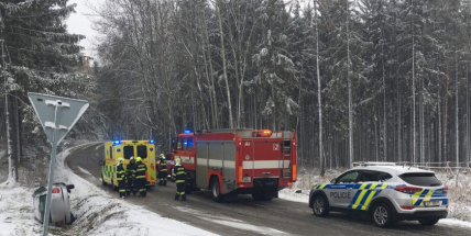 Aktuálně: U Bytízu skončilo osobní auto mimo komunikaci