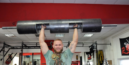 Strongmanem být Jiří Tkadlčík nechtěl. Na prvních závodech si ho „pupkáči“ namazali na chleba