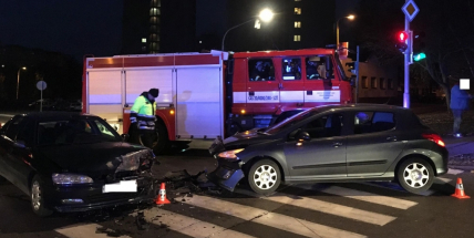 Aktuálně: Opatrně v Žežické, havarovaná vozidla blokují křižovatku