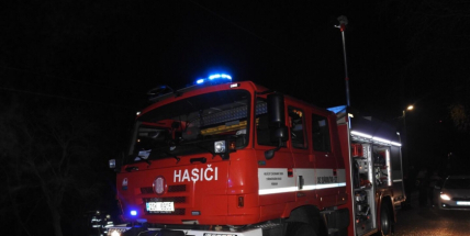 Požár přístřešku si vyžádal zásah hasičů