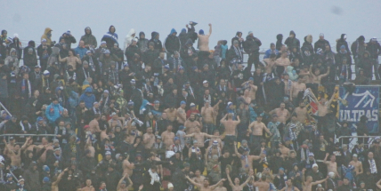 Polonahým fanouškům Baníku v Příbrami zima nebyla