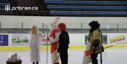 V neděli si můžete zabruslit s Mikulášem, andělem i čertem