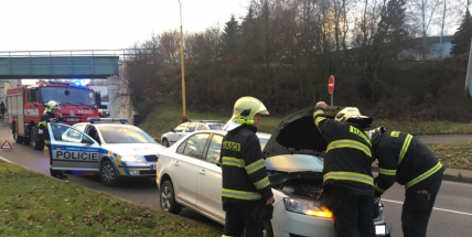 Aktuálně: Po střetu dvou vozidel kolabuje doprava na Flusárně