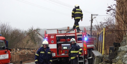 Aktuálně: Požár rodinného domu zaměstnává hasiče na Příbramsku