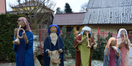 V Čenkově je k vidění ohromný betlém ze sena