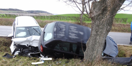 Aktuálně: Vážná nehoda na Příbramsku, na místo spěchal vrtulník