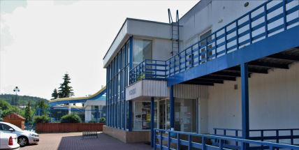 Rodinný den v Aquaparku nabídne spoustu zábavy, nafukovací atrakci i občerstvení s výhledem na bazén