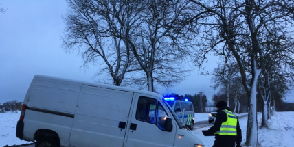 Aktuálně: Vyhýbal se překážce na vozovce a střetl se s dodávkou