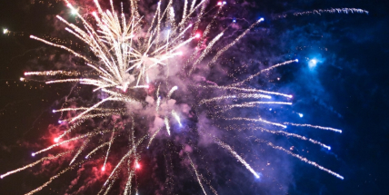 Ohňostroje a petardy mimo Silvestr obtěžují i baví. Jak dopadla anketa s případným zákazem používání zábavní pyrotechniky?