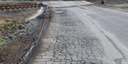 PRÁVNÍ OKÉNKO: Silnice jsou děravé " jak řešeto". Co se zničeným autem?