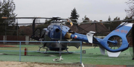 Policie stále nezná škodu na havarovaném vrtulníku