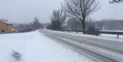 Sjízdnost komunikací komplikuje sníh. Celou situaci budeme sledovat ON-LINE po celý den