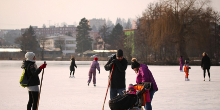 Bruslení na přírodních vodních plochách skrývá vážná rizika