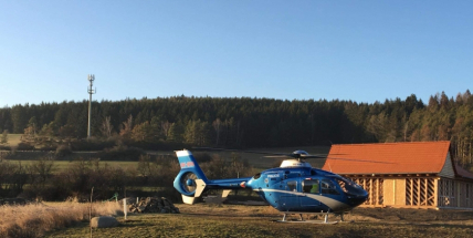 Aktuálně: K vážně zraněnému motorkáři byl povolán záchranářský vrtulník