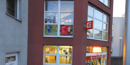 Teenageři a bezdomovci se shlukují v obchodních centrech a obtěžují zákazníky