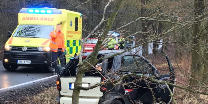 Aktuálně: Do Hluboše projedete po havárii Smartu pouze kyvadlově