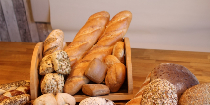 Ukradený chlebník a zdroj k ohradníku