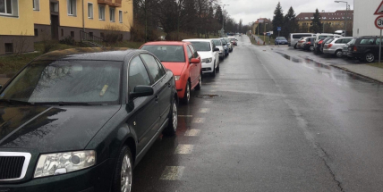 Vedení města vyřešilo parkování, zavádí „daň z přepychu“