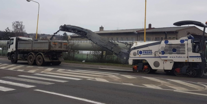 Koleje se začínají frézovat, Husova je uzavřena a Příbram zažívá dopravní peklo