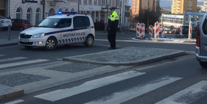 Aktuálně: V centru města došlo ke srážce auta s motorkářem