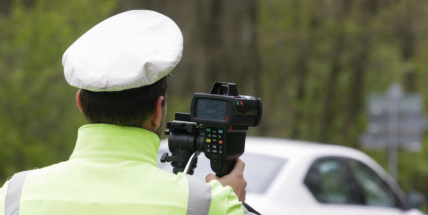 Na téměř třiceti místech budou zítra policisté měřit rychlost