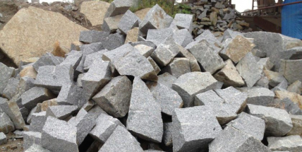 U Kozárovic je významné těžební místo pro kamenickou výrobu