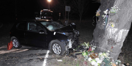 Série dopravních nehod nekončí ani po půlnoci, k další byl přivolán i záchranářský vrtulník